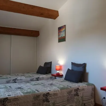 Sleeps 8 Air Con Wifi