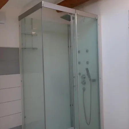Sleeps 8 Air Con Wifi *