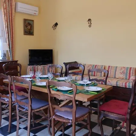 Prázdninový dům Sleeps 8 Air Con Wifi *